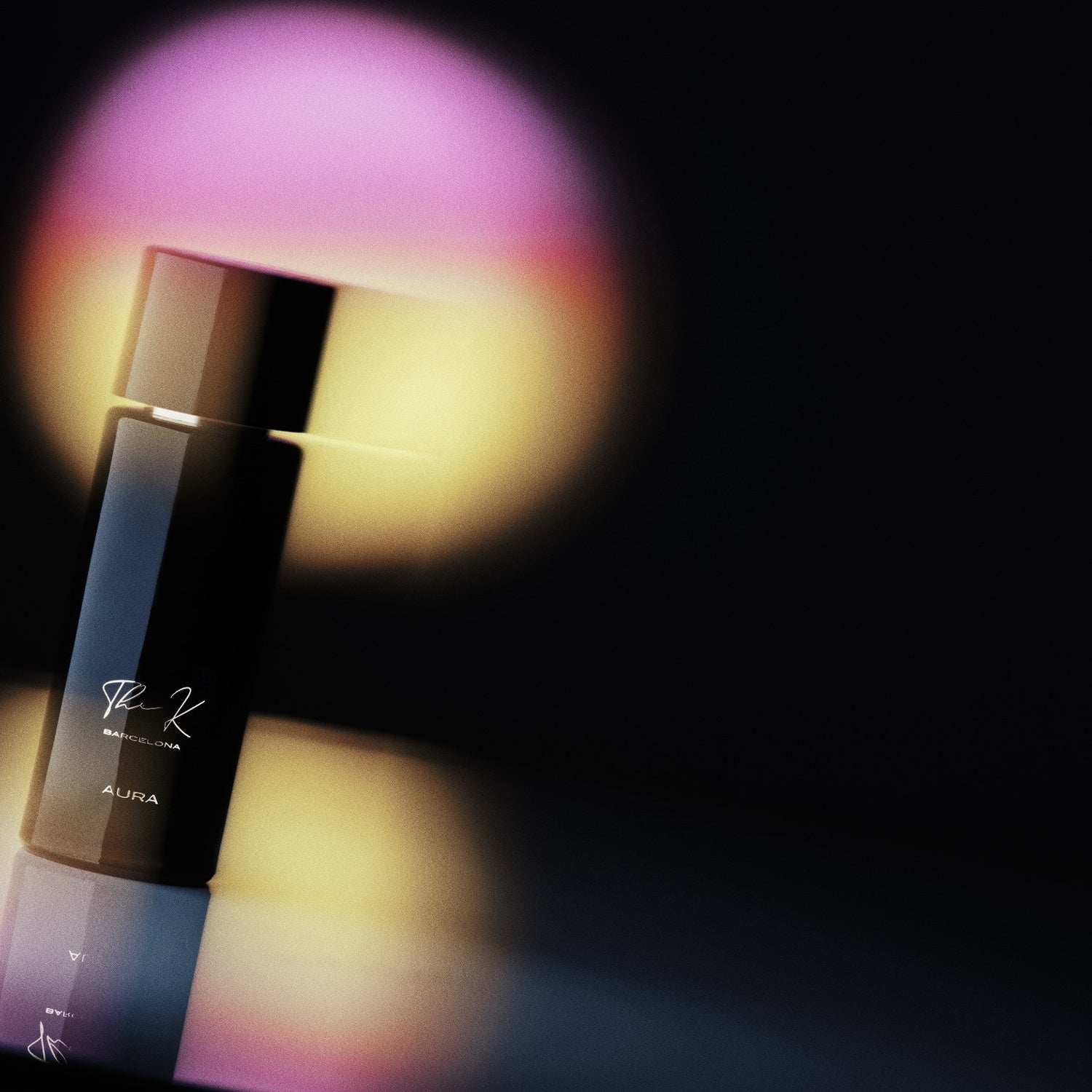 Kinetic Aura Eau de Parfum Flakon inszeniert