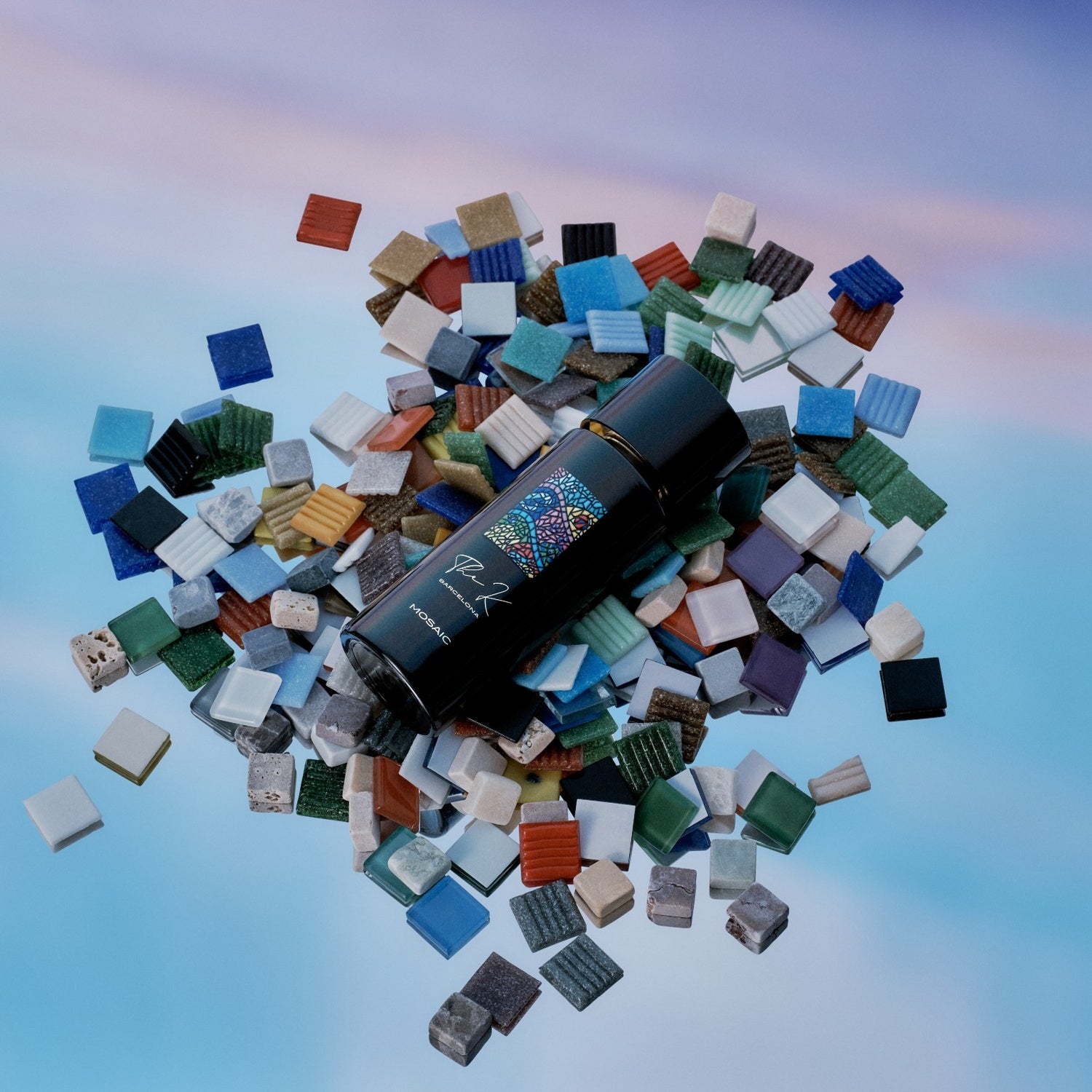 Kinetic Mosaic Eau de Parfum Flakon inszeniert