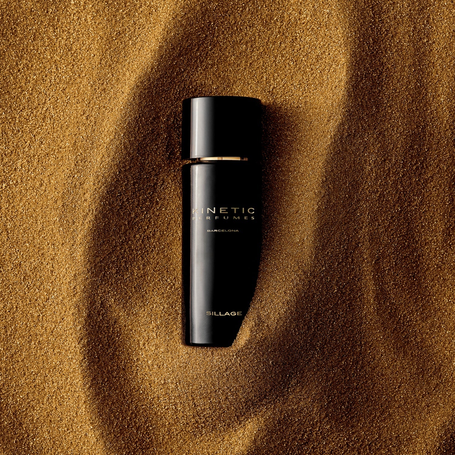 Kinetic Sillage Eau de Parfum Flakon inszeniert