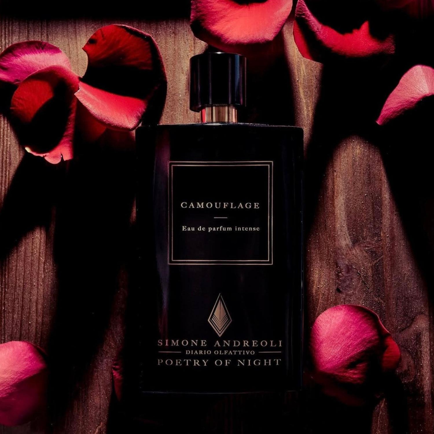 Simone Andreoli Camouflage Parfum – Inszenierung