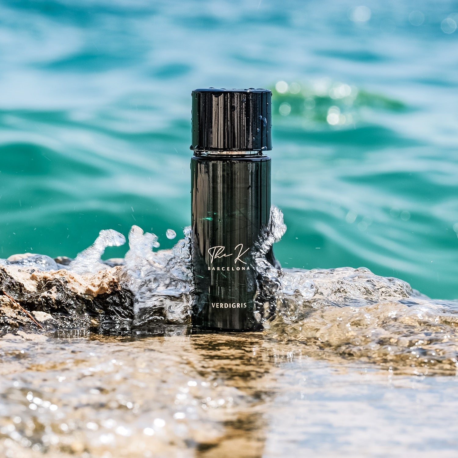 Kinetic Verdigris Eau de Parfum Flakon inszeniert