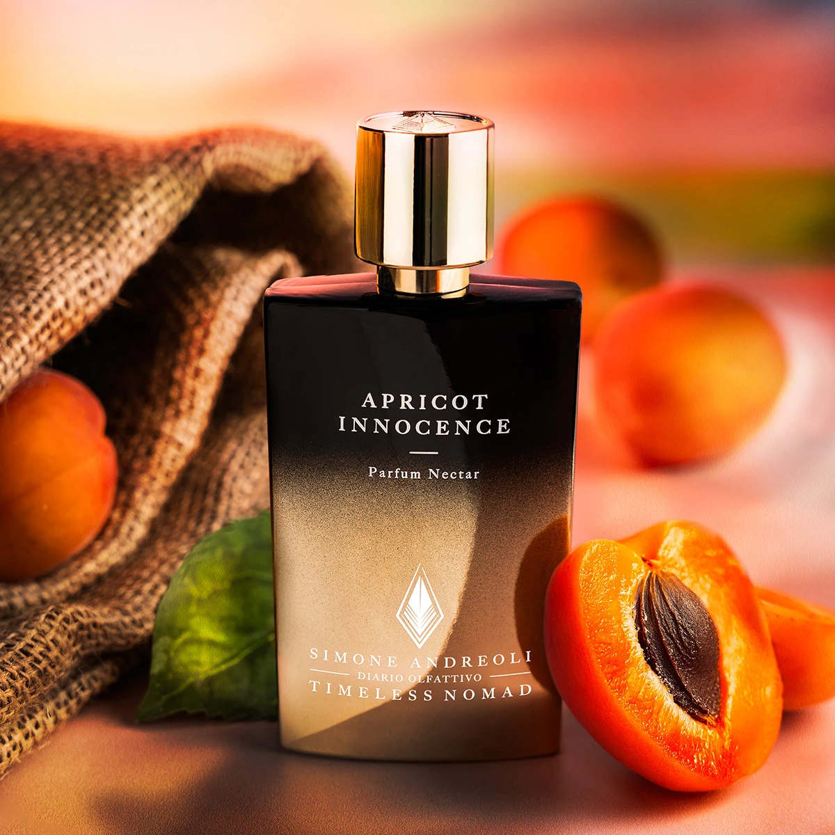Simone Andreoli Apricot Innocence Parfum – Inszenierung